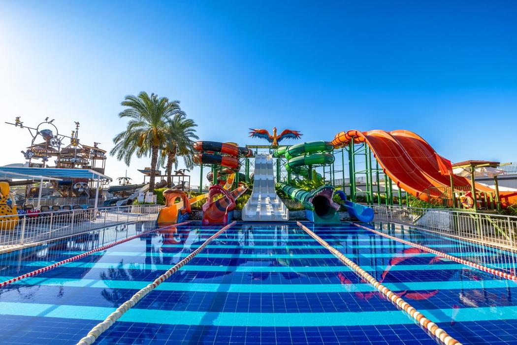 Crystal Admiral Resort Suites