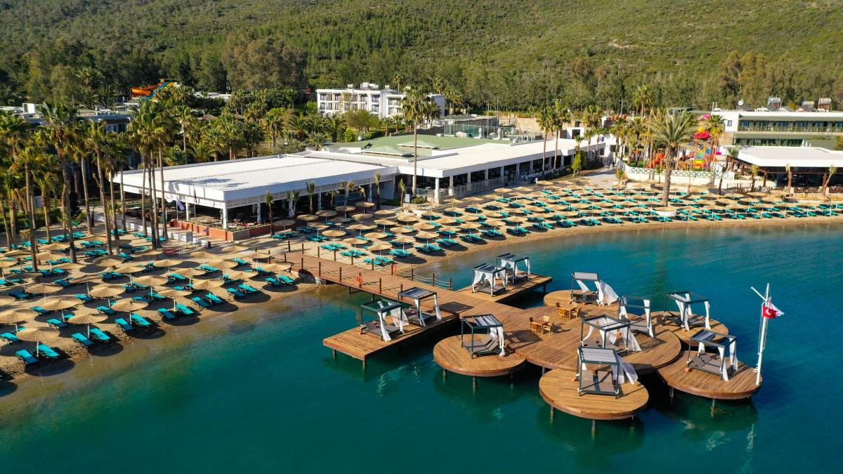 Crystal Green Bay Resort