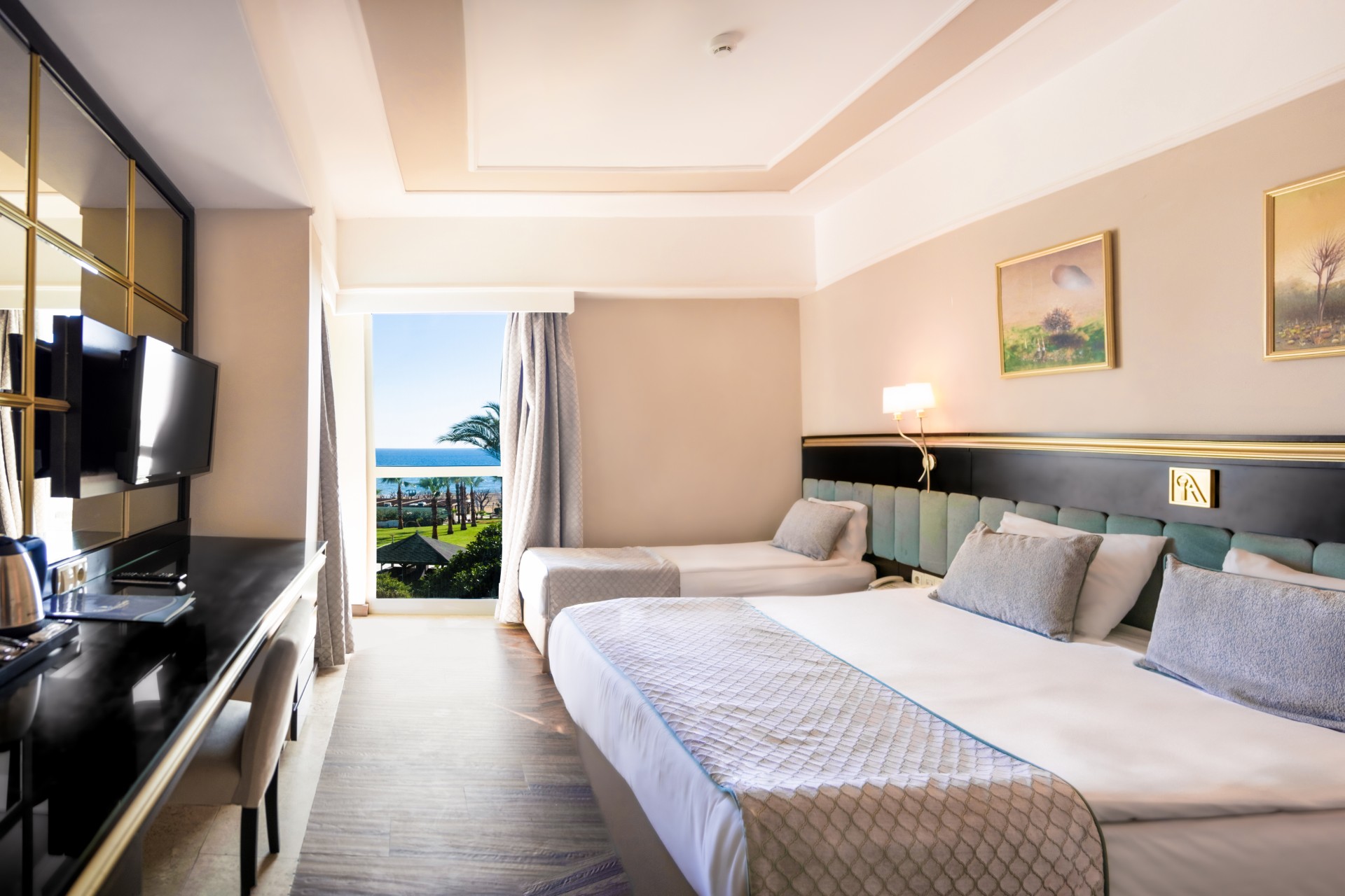 Royal Atlantis Spa & Resort Hotel