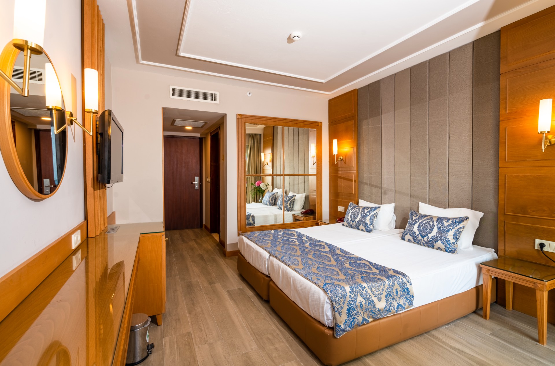 Royal Atlantis Beach Hotel